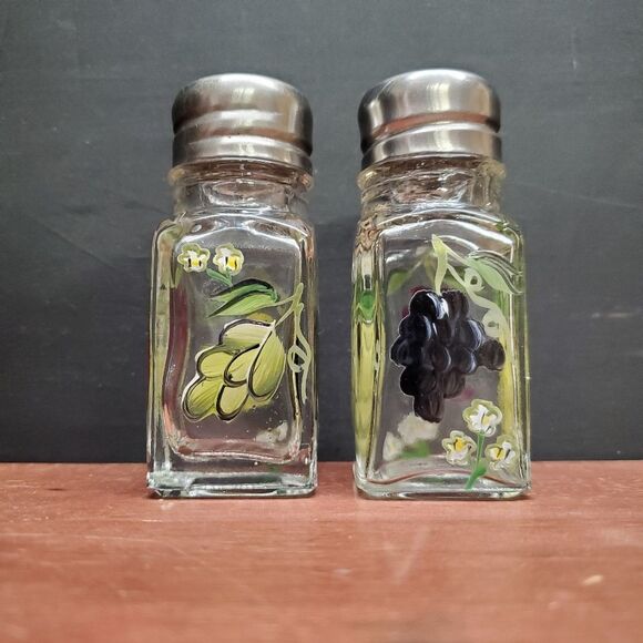 Home Essentials Vintage Grapes Salt and Pepper Shaker - Picture 2 of 8